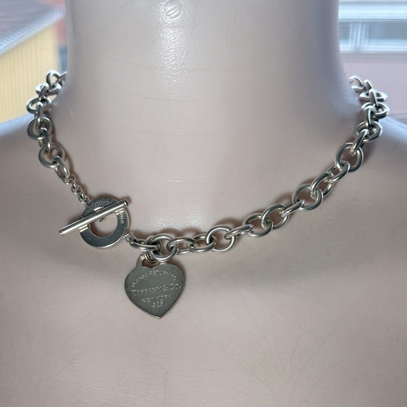 COPY - Tiffany & Co Heart Tag Toggle Choker Necklace - Picture 4 of 9